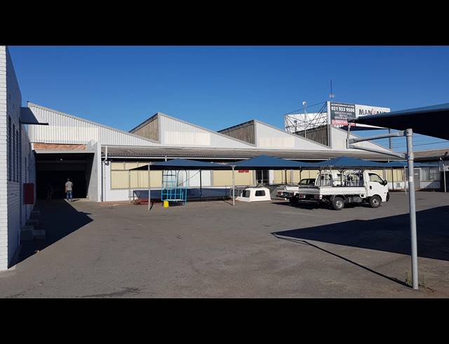 1,855M² FACTORY TO LET IN TRIANGLE FARM